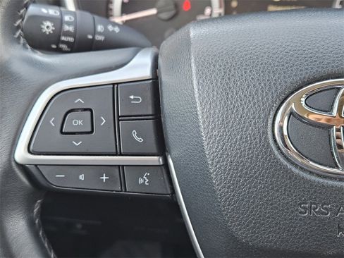 Used 2024 Toyota Highlander XLE image 28