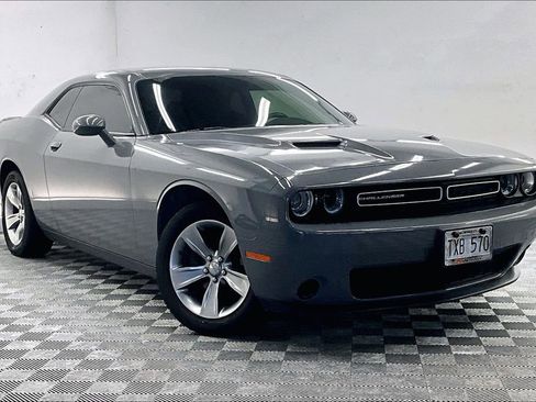 Used 2019 Dodge Challenger SXT image 11