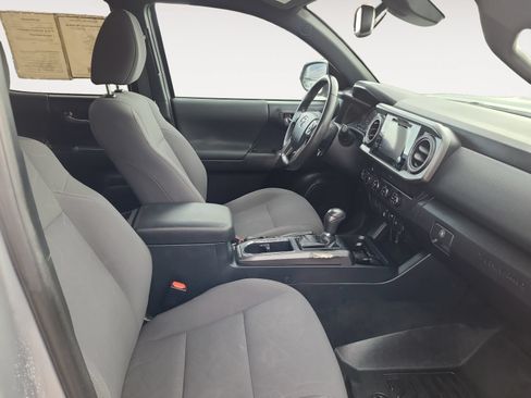 Used 2019 Toyota Tacoma TRD Sport AWD/4WD image 15