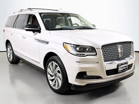 Used 2023 Lincoln Navigator Reserve AWD/4WD image 3