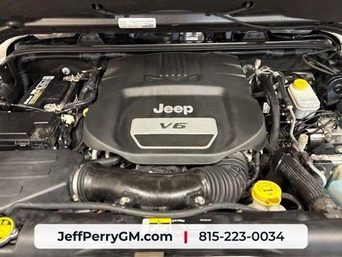Used 2017 Jeep Wrangler Unlimited Sahara AWD/4WD image 28