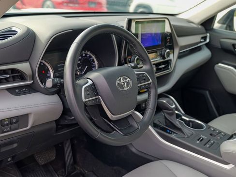 Used 2023 Toyota Highlander XLE image 20
