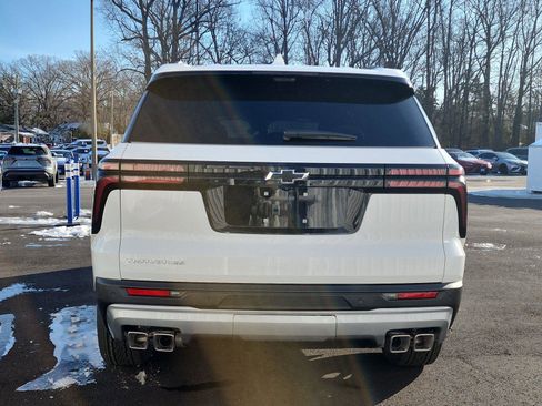 New 2026 Chevrolet Traverse LT w/ Sun and Wheel Package FWD image 4