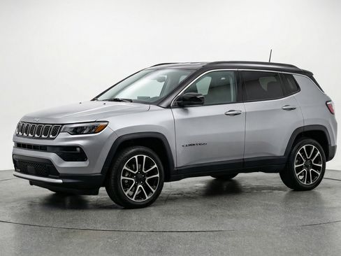Used 2025 Jeep Compass Limited AWD/4WD image 3