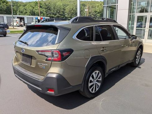 Used 2024 Subaru Outback Premium AWD/4WD image 3