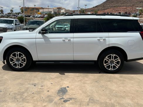 Used 2025 Ford Expedition Active AWD/4WD image 2