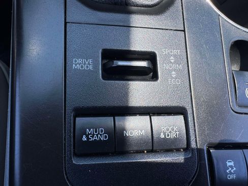 Used 2021 Toyota Highlander XLE AWD/4WD image 36
