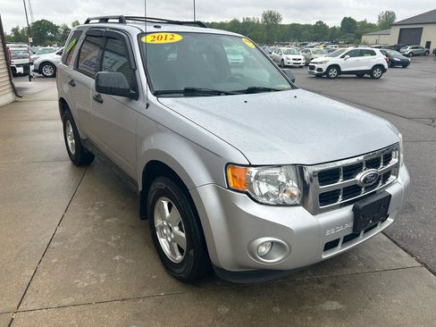 Used 2012 Ford Escape XLT w/ Canadian Comfort Pkg AWD/4WD image 3
