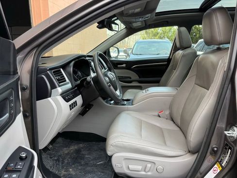 Used 2016 Toyota Highlander Limited Platinum AWD/4WD image 9