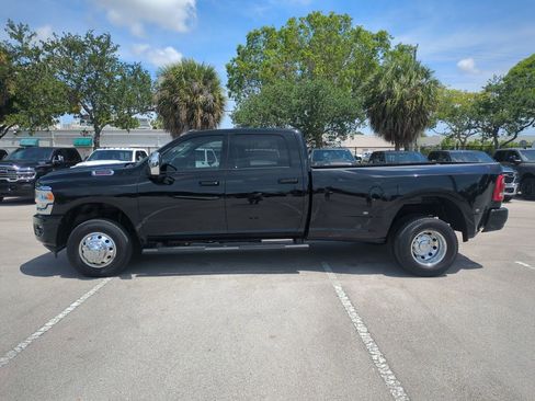 Used 2024 RAM 3500 Laramie w/ Towing Technology Group AWD/4WD image 9