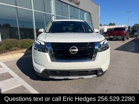 Used 2025 Nissan Pathfinder Platinum image 2