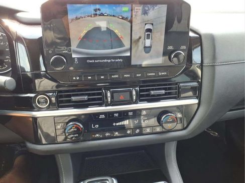 Used 2023 Nissan Pathfinder SL FWD image 16