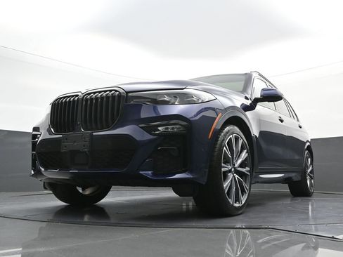 Used 2022 BMW X7 xDrive40i w/ M Sport Package AWD/4WD image 26