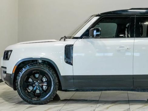 Used 2021 Land Rover Defender 110 SE AWD/4WD image 18