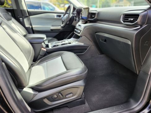 Certified 2022 Ford Explorer XLT w/ Equipment Group 202A image 11