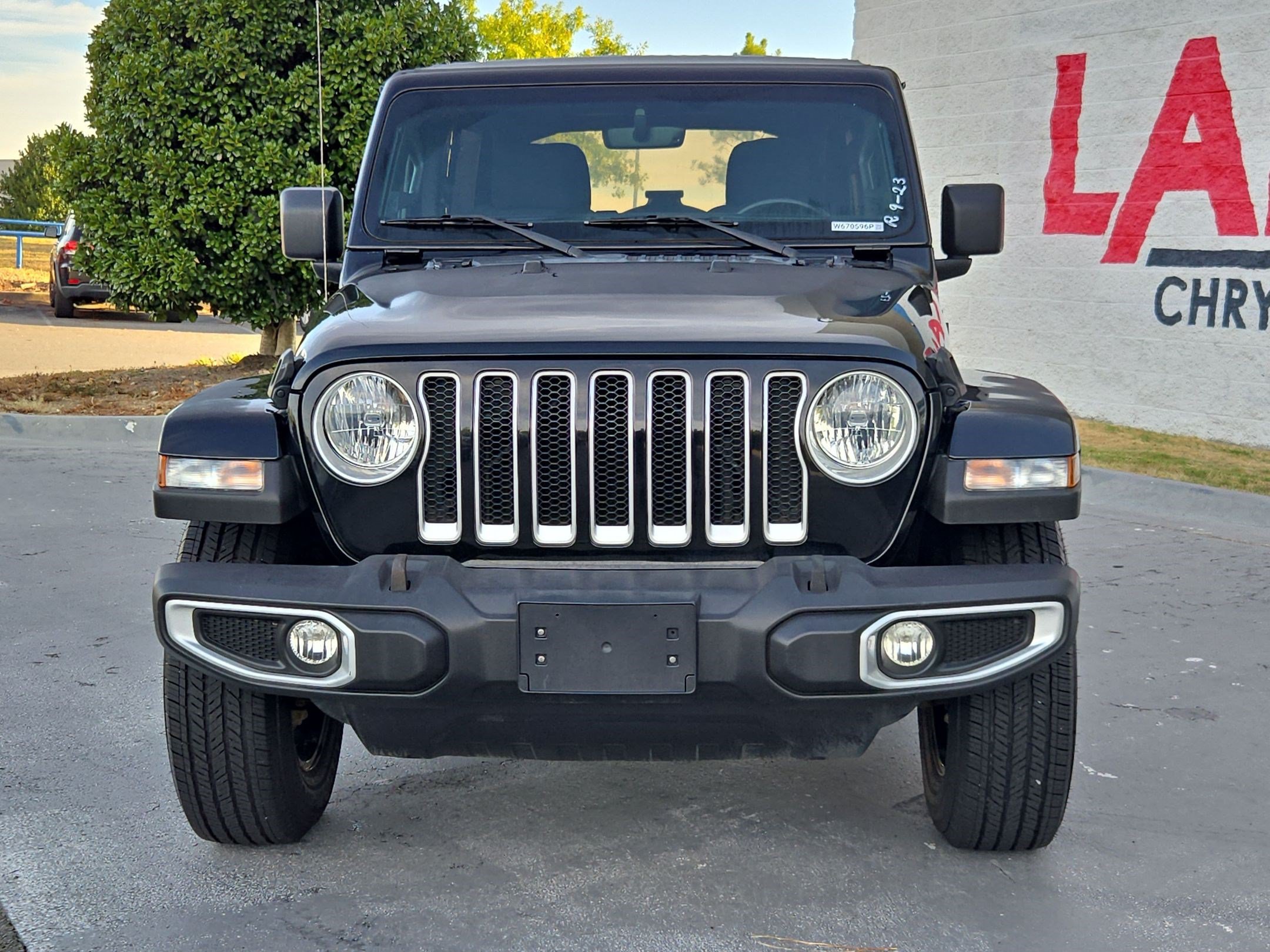 Used 2023 Jeep Wrangler Unlimited Sahara w/ Cold Weather Group AWD/4WD image 2