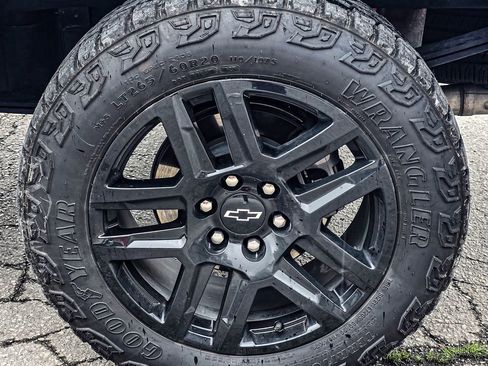Used 2023 Chevrolet Silverado 1500 Custom Trail Boss w/ LPO, Dark Essentials Package AWD/4WD image 7