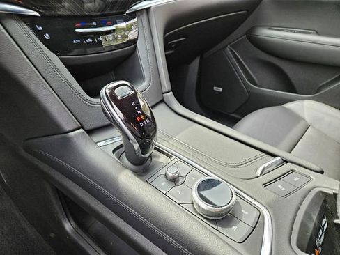Certified 2025 Cadillac XT6 Premium Luxury FWD image 24