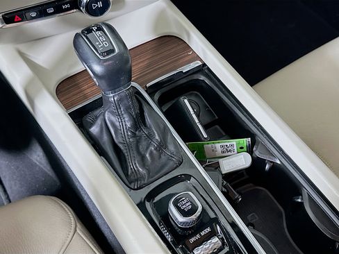 Used 2020 Volvo S60 T6 Momentum image 24