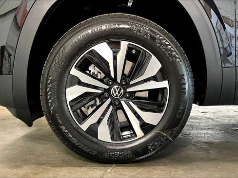 New 2026 Volkswagen Atlas SE image 14