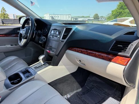 Used 2011 Subaru Outback 2.5i Limited AWD/4WD image 19
