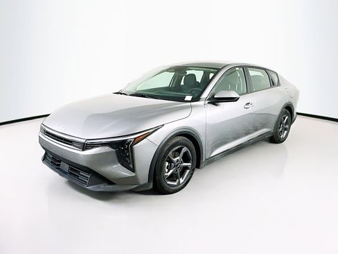 Used 2025 Kia K4 LXS image 3