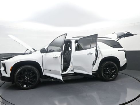 Used 2024 Chevrolet Traverse RS AWD/4WD image 41