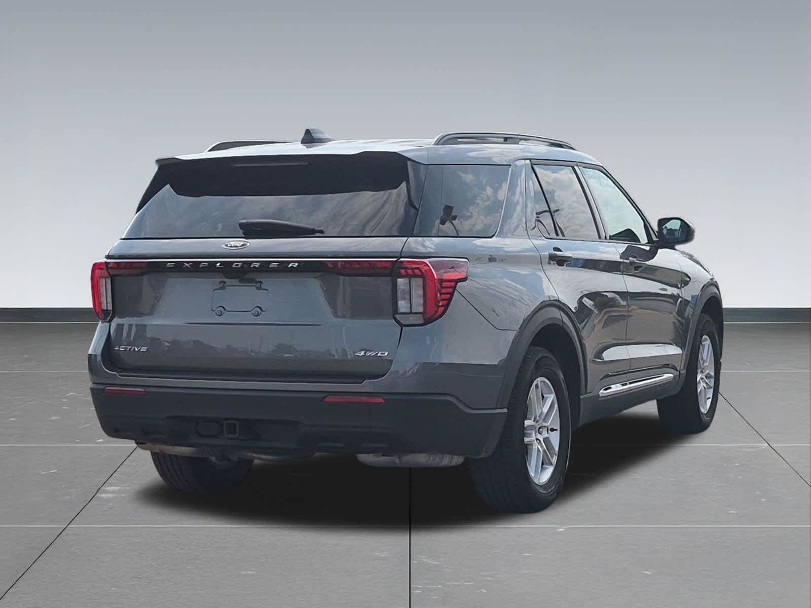 Used 2025 Ford Explorer Active AWD/4WD image 6