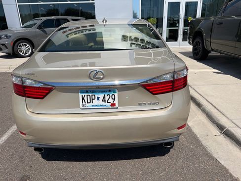 Used 2015 Lexus ES 350 w/ Premium Package FWD image 4