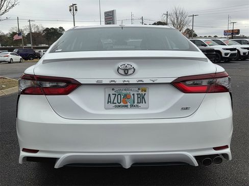 Used 2024 Toyota Camry SE image 4