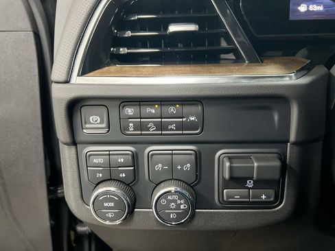 Used 2025 Chevrolet Suburban High Country AWD/4WD image 19