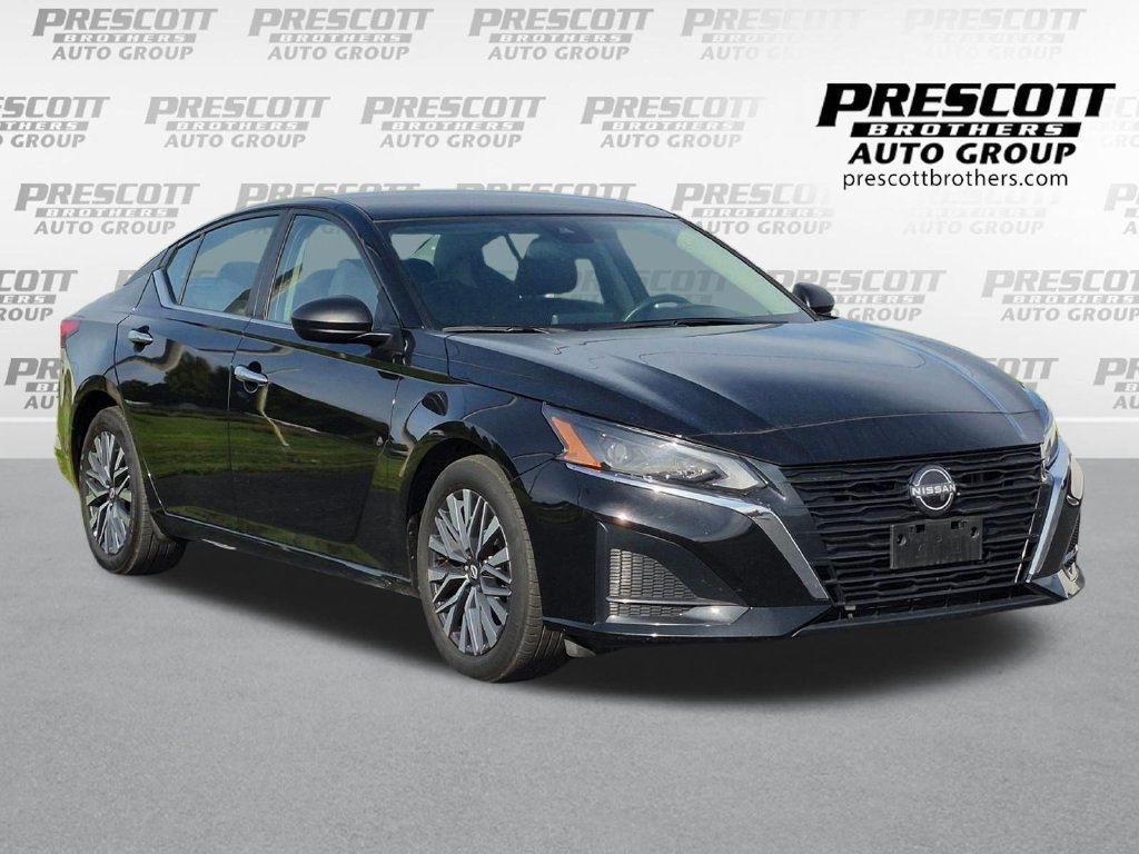Used 2025 Nissan Altima 2.5 SV FWD image 1