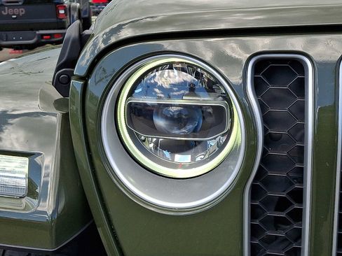 Used 2022 Jeep Wrangler Unlimited Sahara w/ Cold Weather Group AWD/4WD image 9