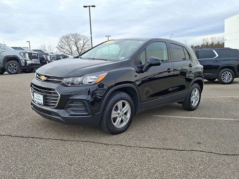 Used 2022 Chevrolet Trax LS w/ Tint and Cruise Package image 7