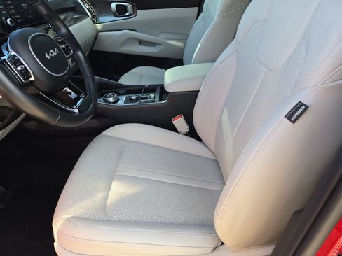 Certified 2022 Kia Sorento EX w/ Panoramic Sunroof Package image 15