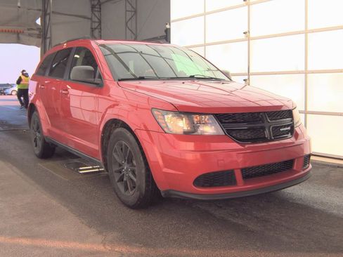 Used 2020 Dodge Journey SE w/ Blacktop Package image 2
