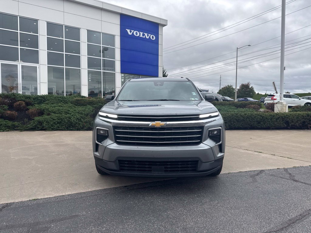 Used 2026 Chevrolet Traverse LT AWD/4WD image 2