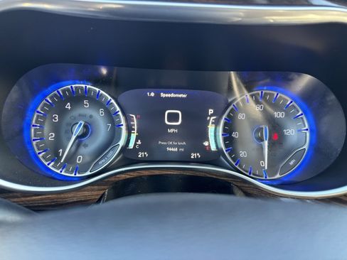 Used 2022 Chrysler Pacifica Limited image 14