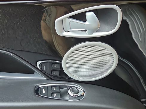 Used 2019 Aston Martin DB11 Volante image 8