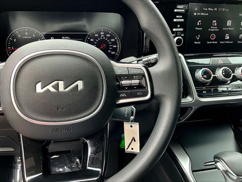 Certified 2023 Kia Sorento LX FWD image 12