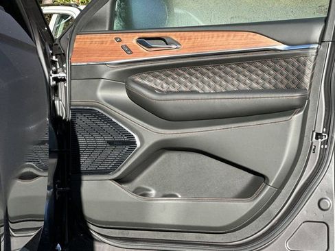 New 2025 Jeep Grand Cherokee Summit image 14