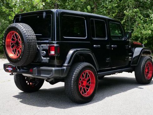 Used 2022 Jeep Wrangler Unlimited Sahara w/ Cold Weather Group AWD/4WD image 9