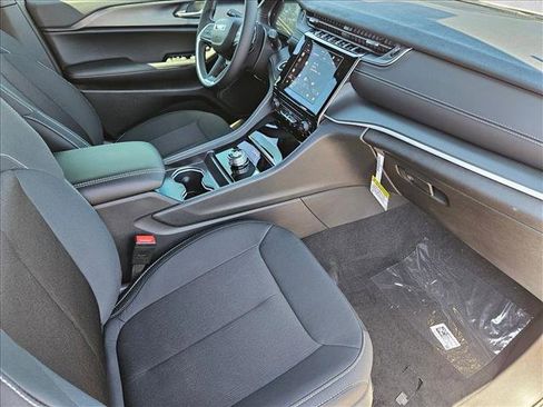 New 2025 Jeep Grand Cherokee Laredo image 16