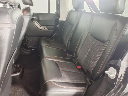 Used 2017 Jeep Wrangler Unlimited Sahara image 24