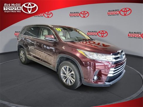 Used 2019 Toyota Highlander XLE image 1
