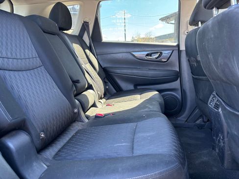 Used 2017 Nissan Rogue SV w/ SV Premium Package image 14