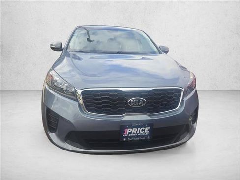 Used 2020 Kia Sorento LX FWD image 2