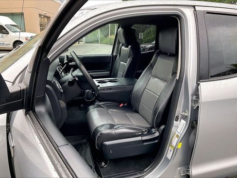Used 2017 Toyota Tundra SR5 AWD/4WD image 10