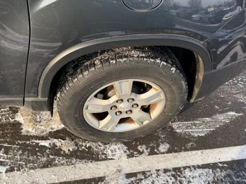 Used 2011 GMC Acadia SLE image 12