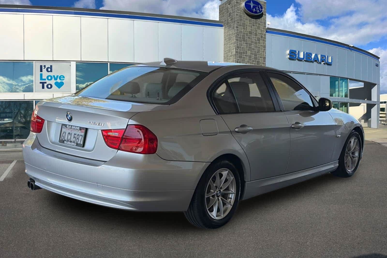 Used 2010 BMW 328i Sedan RWD image 2